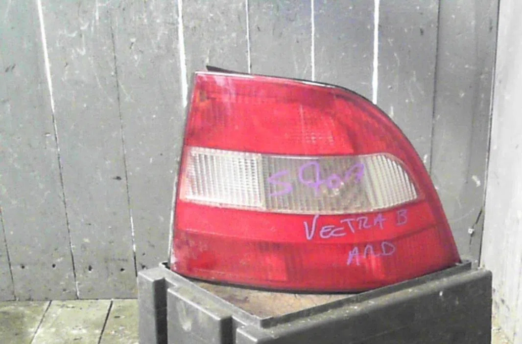 Feu arrière droit OPEL VECTRA B  VECTRA B PHASE 1 occasion