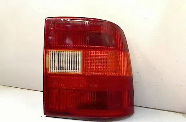 Feu arrière droit OPEL VECTRA I  1.6 S occasion