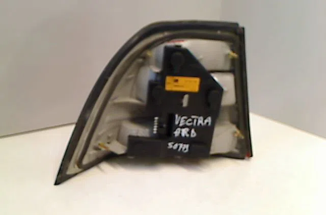 Feu arrière droit OPEL VECTRA II  1.6i 16v occasion