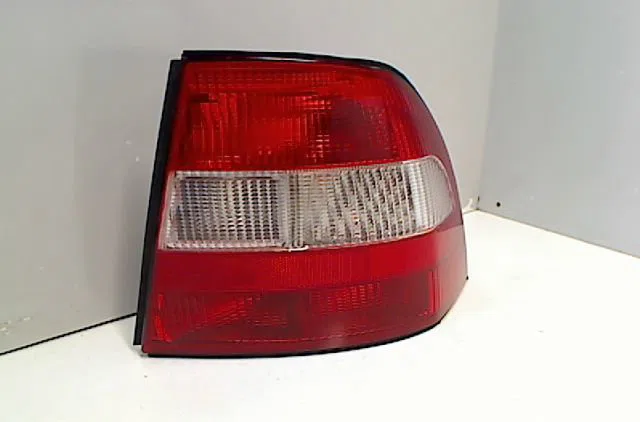 Feu arrière droit OPEL VECTRA II  1.6i 16v occasion