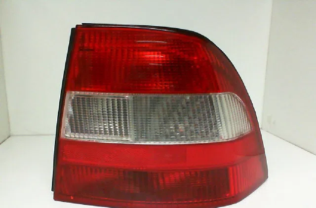 Feu arrière droit OPEL VECTRA II  1.8i 115ch occasion