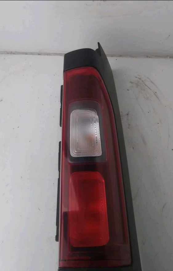 Feu arrière droit Opel VIVARO B Autobus-Autocar (X82) 1.6 cdti (06) (2014-2016) occasion