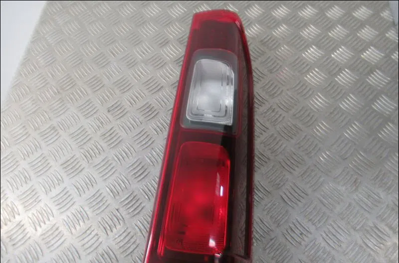 Feu arrière droit Opel VIVARO B Camionnette (X82) 1.6 cdti (05) (2014-2016) occasion