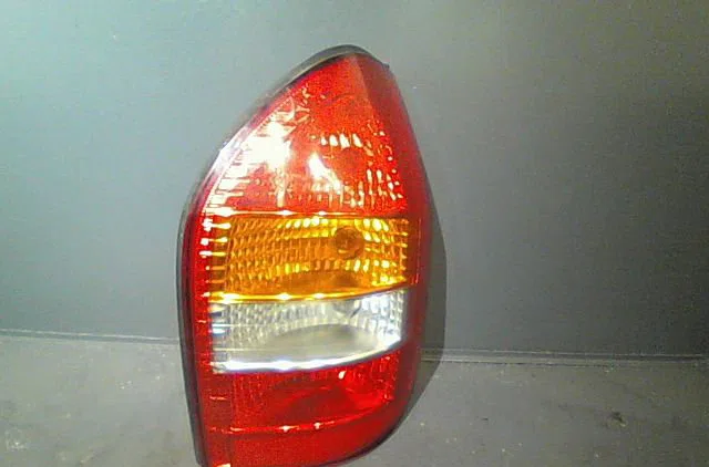 Feu arrière droit OPEL ZAFIRA 2003 occasion