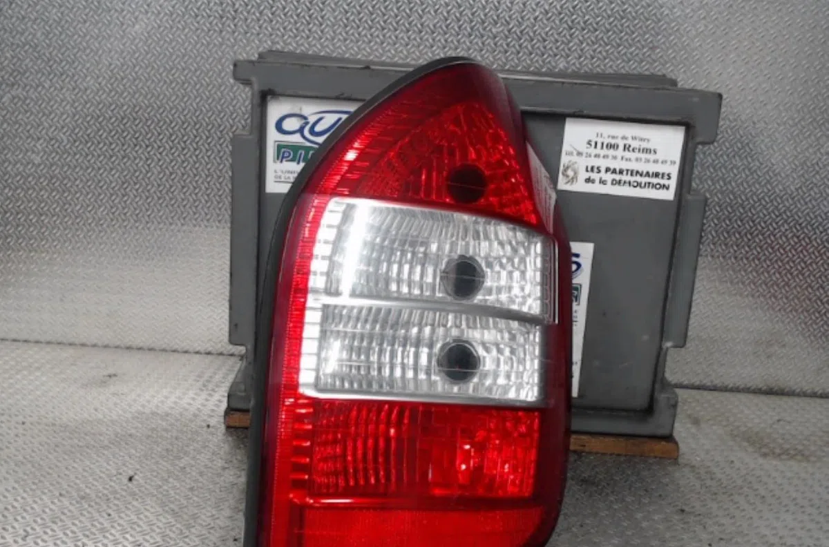 Feu arrière droit OPEL ZAFIRA A  ZAFIRA A PHASE 1 occasion