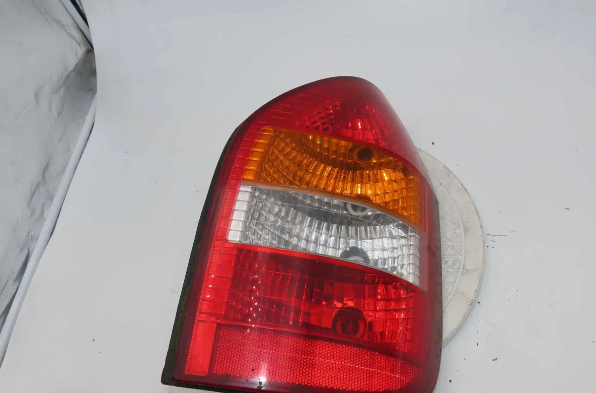 Feu arrière droit OPEL ZAFIRA I occasion