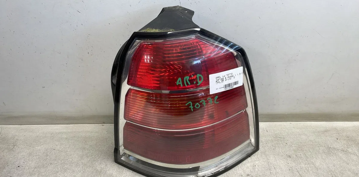 Feu arrière droit Opel ZAFIRA - ZAFIRA FAMILY B (A05) 1.9 cdti (m75) (2005-2015) 5 portes occasion