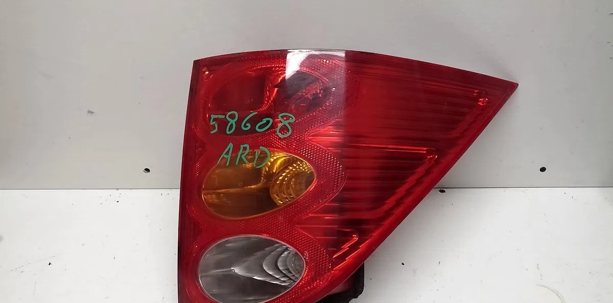 Feu arrière droit Peugeot 1007 (KM_) 1.4 (2005) occasion