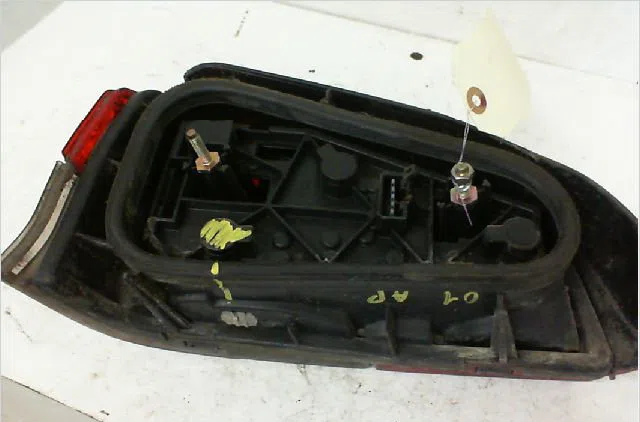 Feu arrière droit PEUGEOT 106  1.0i occasion