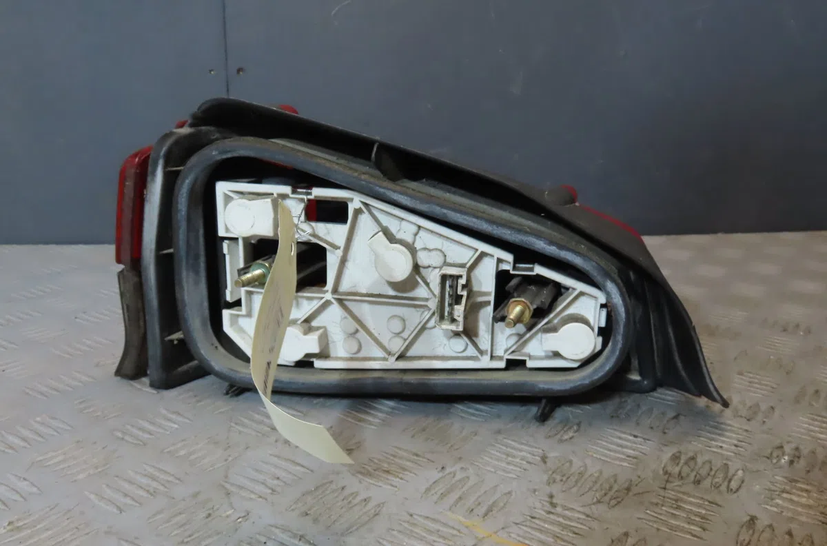 Feu arrière droit PEUGEOT 106 1992 occasion