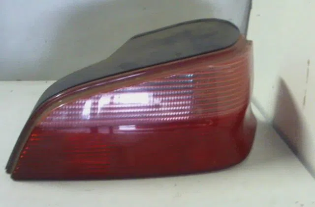 Feu arrière droit PEUGEOT 106 1996 occasion