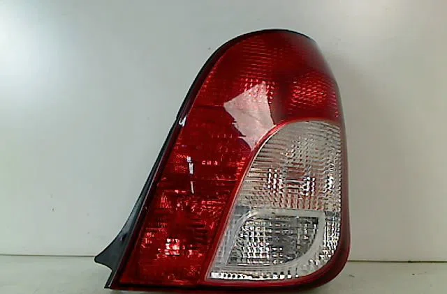 Feu arrière droit PEUGEOT 106 2002 occasion