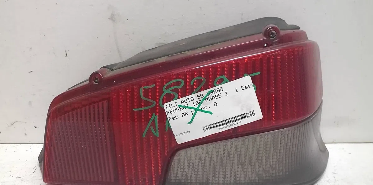 Feu arrière droit Peugeot 106 I (1A, 1C) 1.0 (1991-1996) occasion