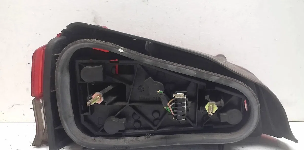 Feu arrière droit Peugeot 106 I (1A, 1C) 1.0 (1991-1996) occasion