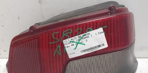 Feu arrière droit Peugeot 106 I (1A, 1C) 1.0 (1991-1996) occasion