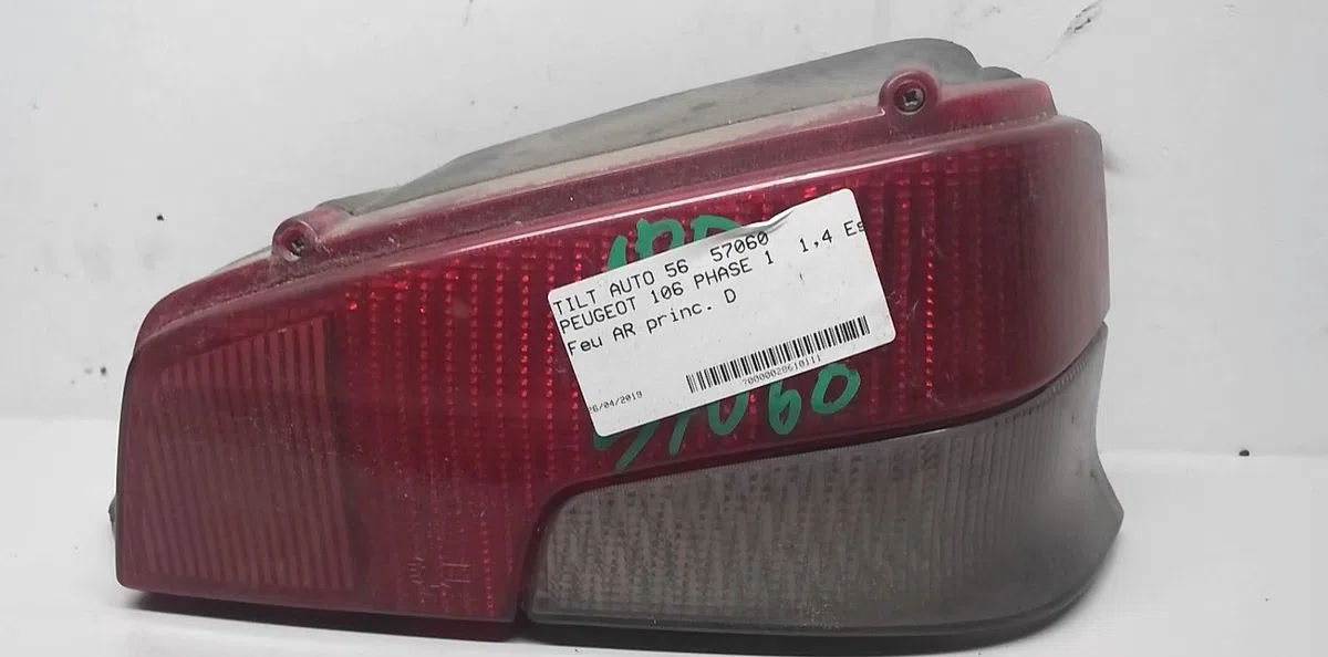 Feu arrière droit Peugeot 106 I (1A, 1C) 1.4 (1991-1996) occasion