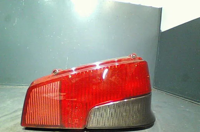 Feu arrière droit Peugeot 106 I (1A, 1C) 1.5 d (1994-1996) occasion