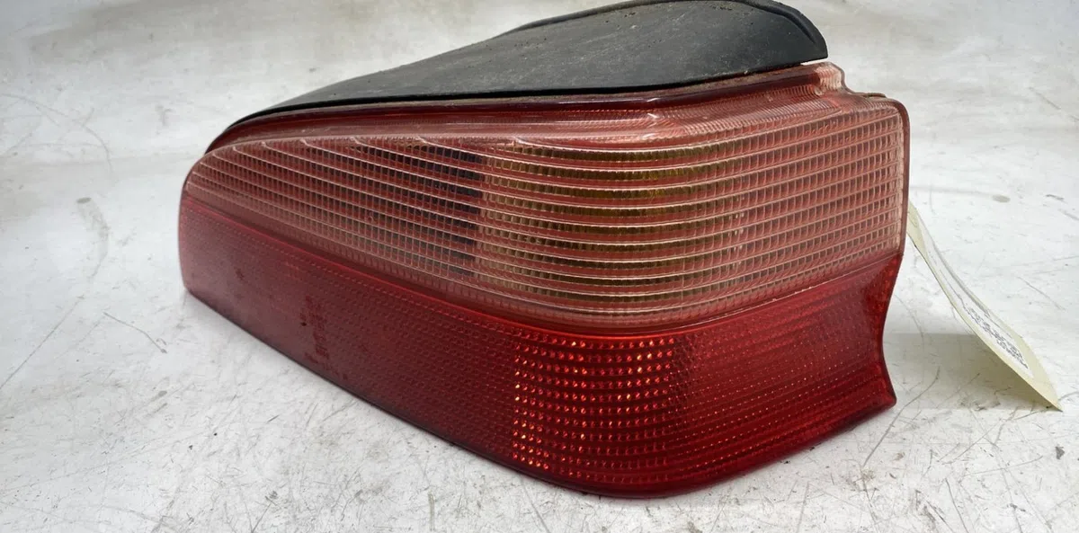 Feu arrière droit Peugeot 106 II (1A_, 1C_) 1.0 i (1996-2001) occasion