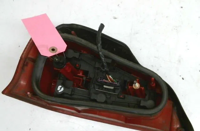 Feu arrière droit Peugeot 106 II (1A_, 1C_) 1.0 i (1996-2001) occasion
