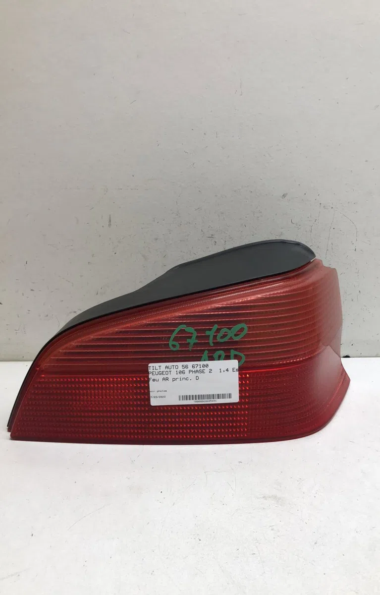 Feu arrière droit Peugeot 106 II (1A_, 1C_) 1.4 i (1996-2004) occasion