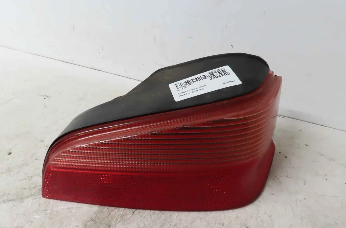 Feu arrière droit PEUGEOT 106 occasion