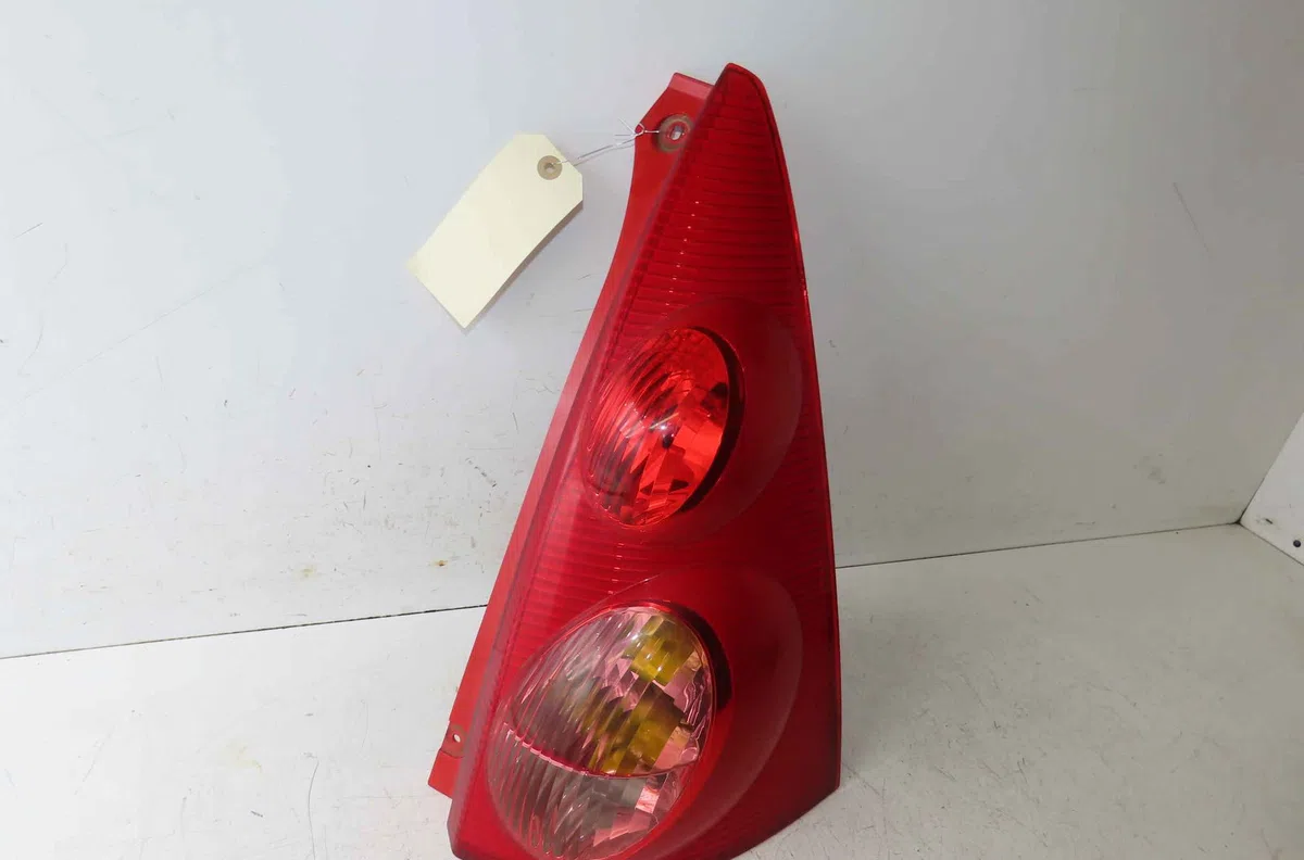 Feu arrière droit PEUGEOT 107 occasion