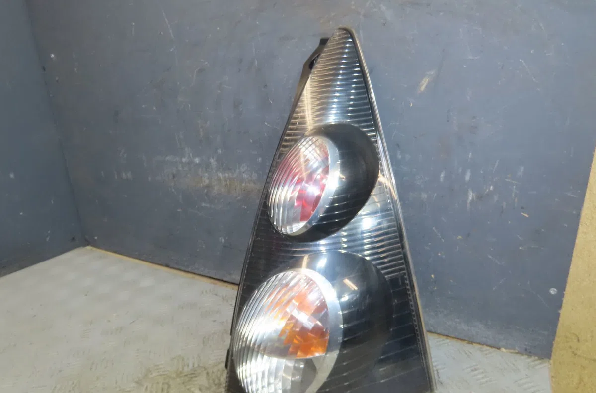 Feu arrière droit Peugeot 107 (PM_, PN_) 1.0 (2005-2014) 3 portes occasion