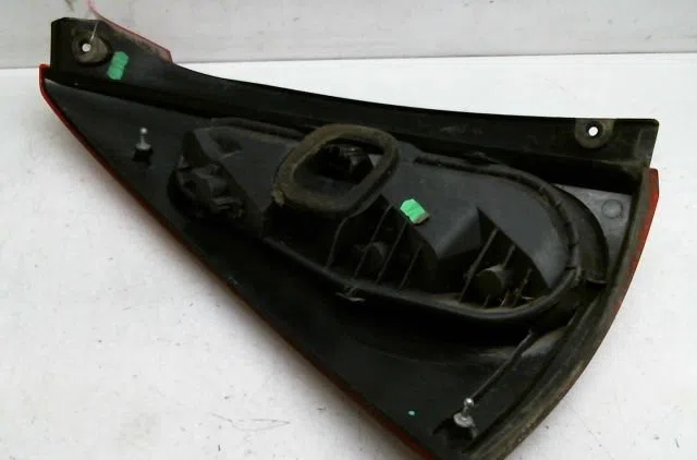 Feu arrière droit Peugeot 107 (PM_, PN_) 1.0 (2005-2014) 3 portes occasion