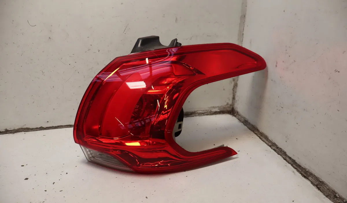Feu arrière droit Peugeot 2008 I (CU_) 1.2 thp 110 - puretech 110 (2015) 5 portes occasion