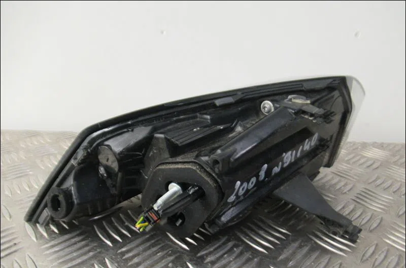 Feu arrière droit Peugeot 2008 II (UD_, US_, UY_, UK_) 1.2 puretech 130 (2019) occasion