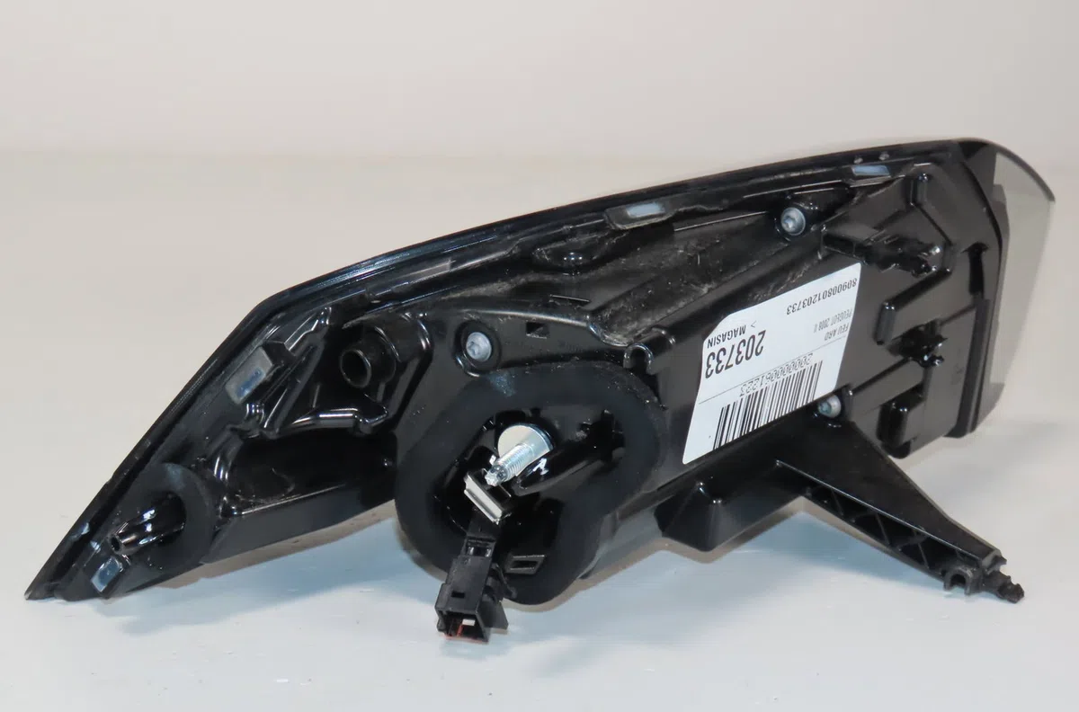 Feu arrière droit Peugeot 2008 II (UD_, US_, UY_, UK_) 1.2 puretech 130 (2019) occasion