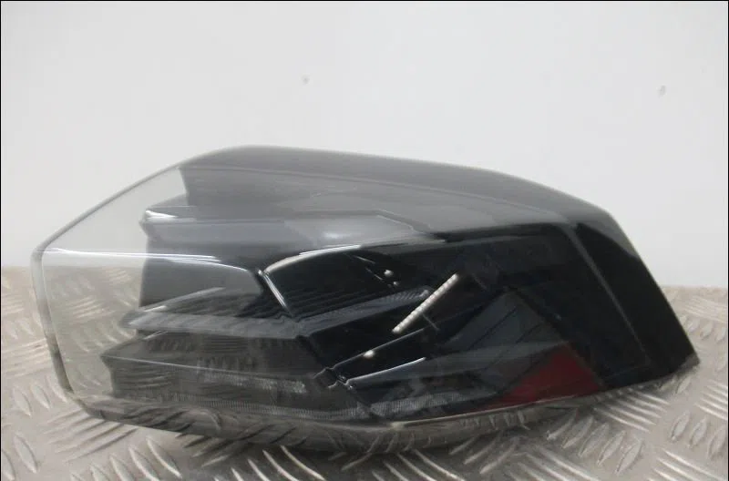 Feu arrière droit Peugeot 2008 II (UD_, US_, UY_, UK_) E-2008 (2019) occasion