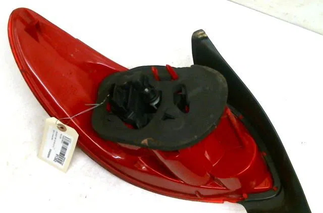 Feu arrière droit PEUGEOT 206 1.6I 16V XT occasion