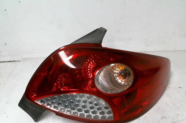 Feu arrière droit Peugeot 206 (2L_, 2M_) 1.1 (2009-2013) occasion