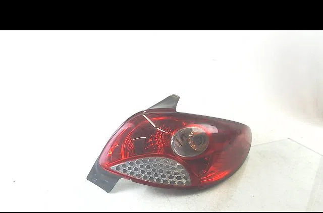 Feu arrière droit Peugeot 206 (2L_, 2M_) 1.4 hdi eco 70 (2009-2013) 5 portes occasion