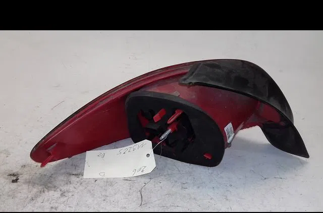 Feu arrière droit Peugeot 206 3-5 portes (2A-C) 1.1 i (1998-2007) occasion