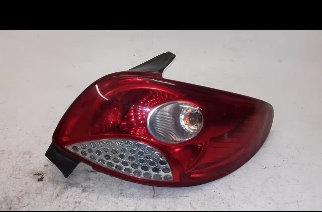 Feu arrière droit Peugeot 206 3-5 portes (2A-C) 1.1 i (1998-2007) occasion