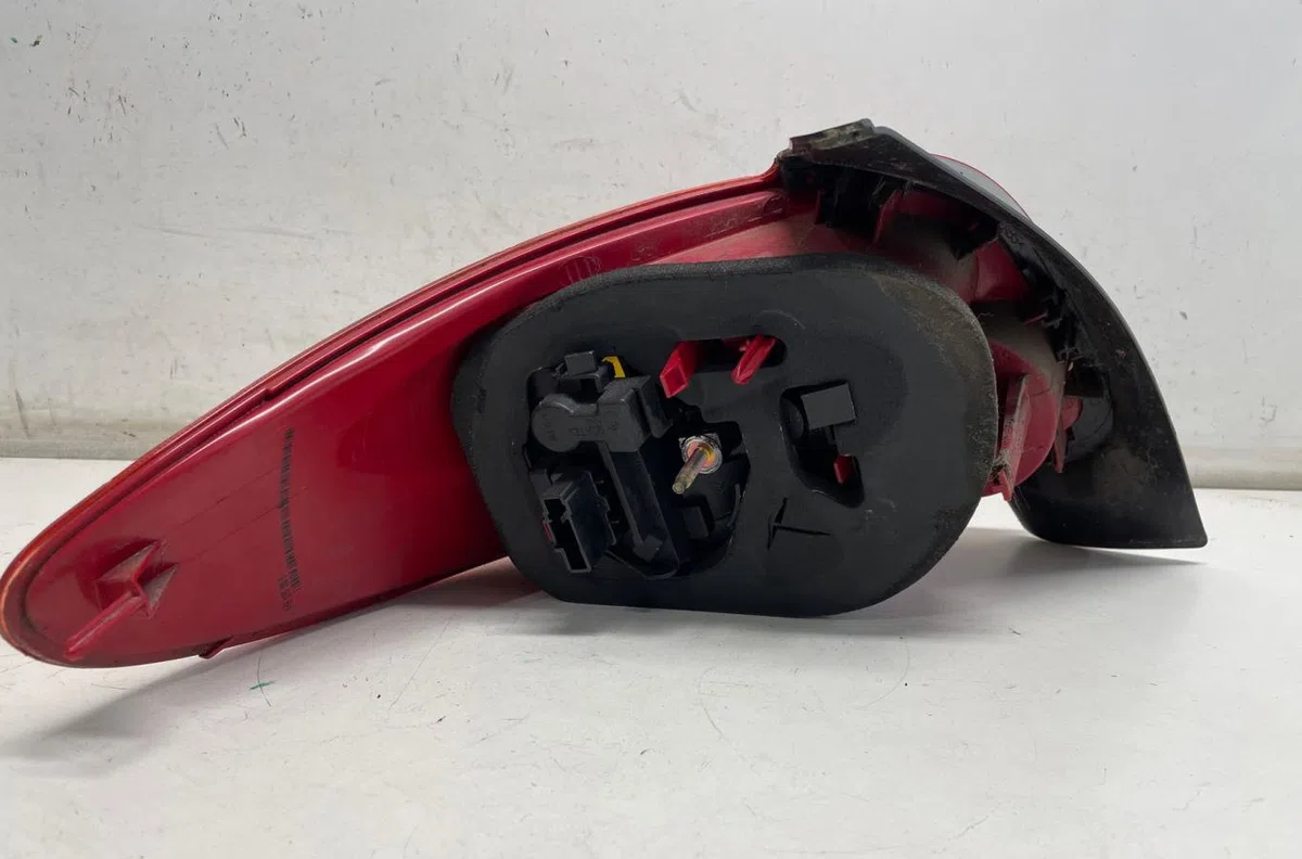 Feu arrière droit Peugeot 206 3-5 portes (2A-C) 1.4 16v (2003-2008) occasion