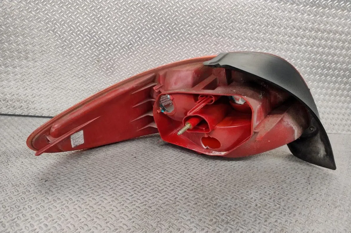 Feu arrière droit Peugeot 206 3-5 portes (2A-C) 1.6 16v (2000-2009) 3 portes occasion