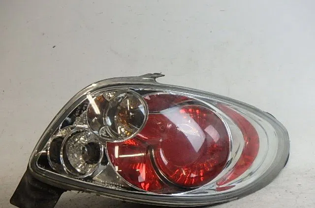 Feu arrière droit Peugeot 206 3-5 portes (2A-C) 1.6 16v (2000-2009) 3 portes occasion