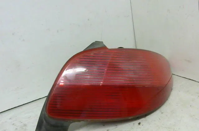Feu arrière droit Peugeot 206 3-5 portes (2A-C) 1.9 d (1998-2001) 5 portes occasion