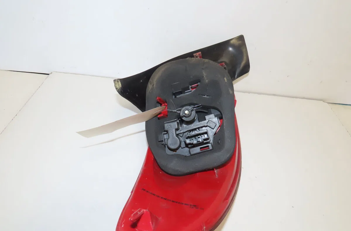 Feu arrière droit Peugeot 206 3-5 portes (2A-C) 2.0 rc (2003-2007) occasion