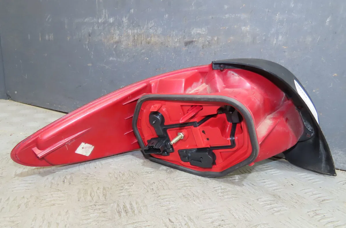 Feu arrière droit Peugeot 206 CC (2D) 1.6 16v (2dnfuf, 2dnfur) (2000-2007) 2 portes occasion
