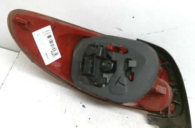 Feu arrière droit Peugeot 206 CC (2D) 1.6 16v (2dnfuf, 2dnfur) (2000-2007) 2 portes occasion