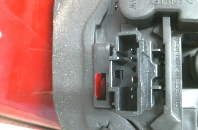 Feu arrière droit Peugeot 206 CC (2D) 1.6 16v (2dnfuf, 2dnfur) (2000-2007) 2 portes occasion