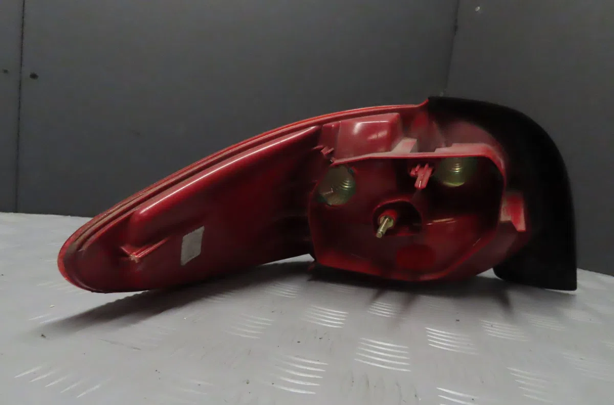 Feu arrière droit Peugeot 206 CC (2D) 2.0 s16 (2000-2007) occasion