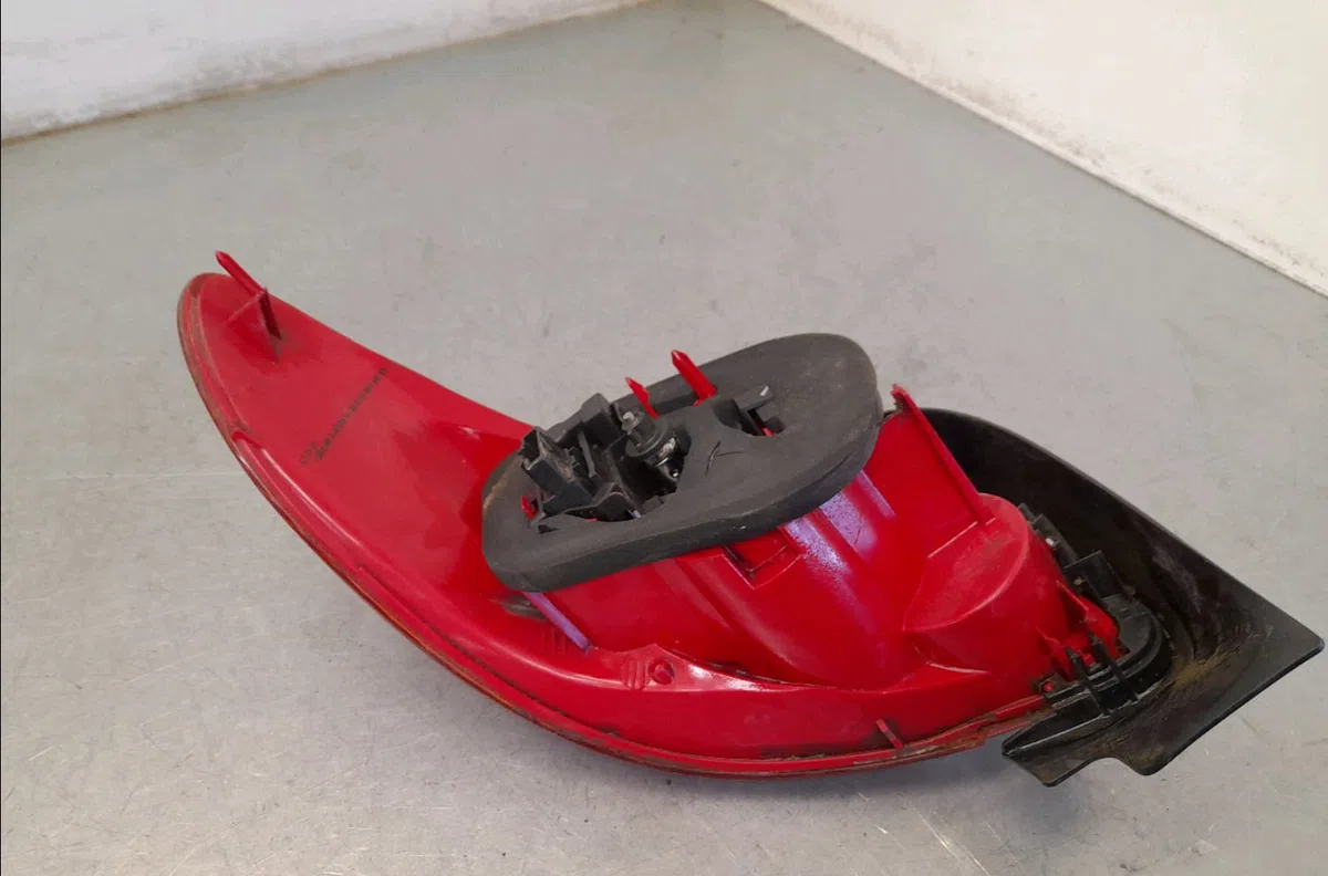 Feu arrière droit Peugeot 206 CC (2D) 2.0 s16 (2000-2007) occasion