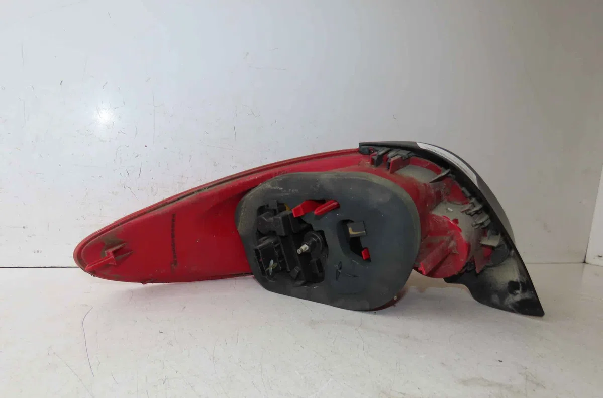 Feu arrière droit PEUGEOT 206 CC occasion