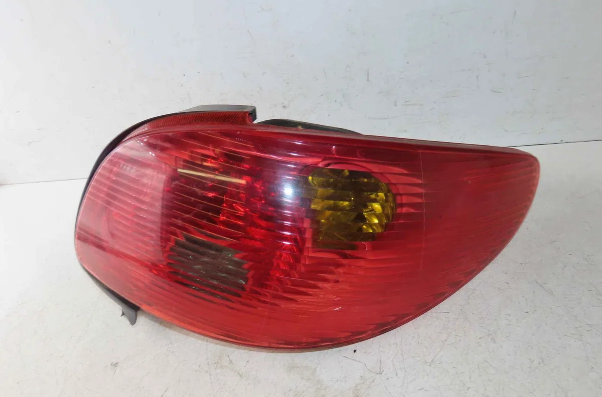 Feu arrière droit PEUGEOT 206 CC occasion