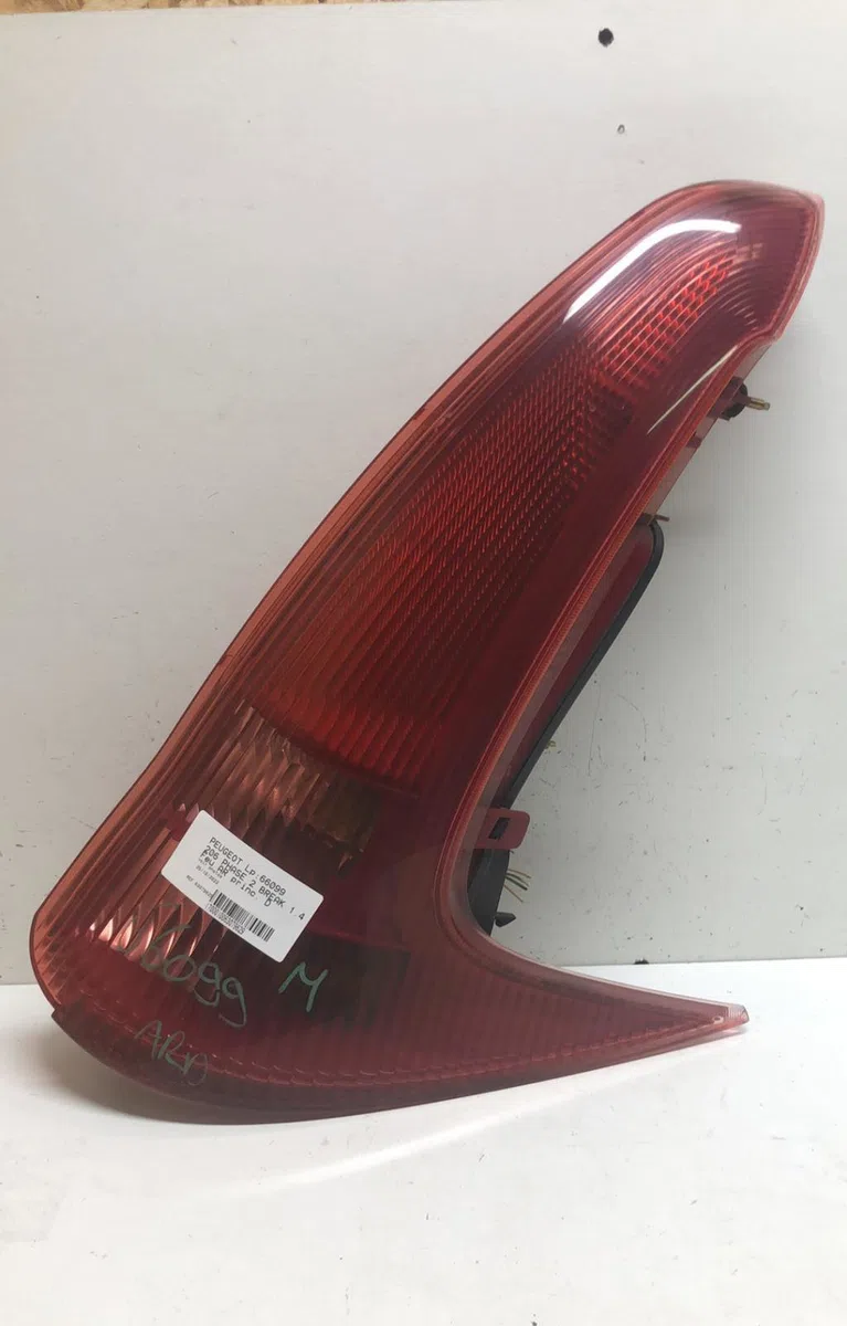 Feu arrière droit Peugeot 206 SW (2E-K) 1.4 hdi (2002-2007) 5 portes occasion